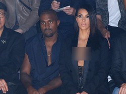 Huuu! Kim dan Kanye Disoraki Saat Tiba di Paris Fashion Week
