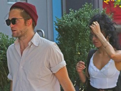 Robert Pattinson Bantah Kabar Pertunangan dengan FKA Twigs