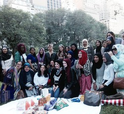 Foto: Keakraban Dian Pelangi dan Blogger AS Saat Piknik Bareng di New York