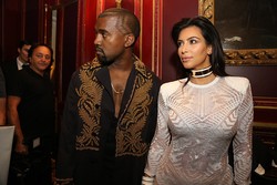 Kanye West Pilihkan Busana Untuk Kim Kardashian Selama Pekan Mode Dunia