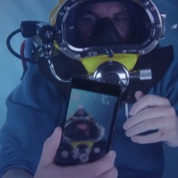 Unboxing Xperia Z3 di Dalam Air