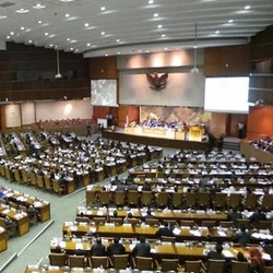 Banyak Hantu di Sidang Paripurna Pengesahan APBN Untuk Jokowi-JK