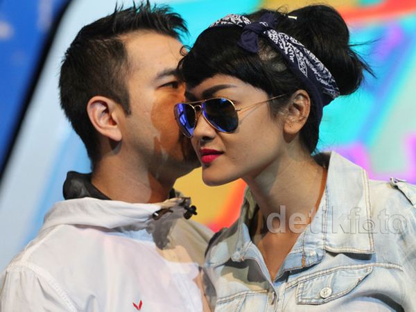 Psstt... Raffi Ahmad dan Jupe Bisik-bisik Apa Tuh?