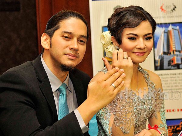 Foto-foto Pernikahan Eriska Rein dan Mithu Nisar