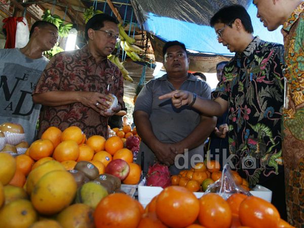 Dirut Mandiri Blusukan ke Pasar Petojo Ilir