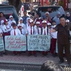 Siswa SD di Situbondo Tolak Kaseknya Dimutasi