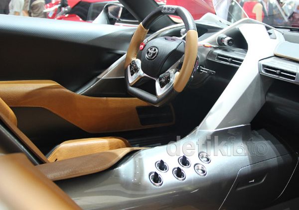 Mengintip Interior Mobil Balap Toyota