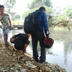 Air Kalimalang Berubah Hitam, Warga Keluhkan Bau Tak Sedap