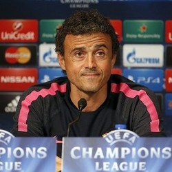 Enrique Sebut Duel PSG vs Barca sebagai Duel Tim Favorit