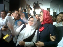 Dari Foto Selfie Hingga Tangis, Sambut Hari Terakhir Karen Agustiawan di Pertamina