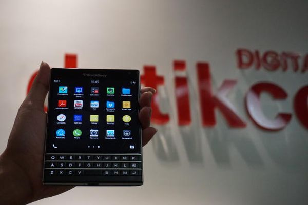 Unboxing BlackBerry Passport