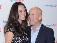 Kemesraan Bruce Willis dan Istri Tercinta