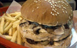 FatBack: Menyantap Philly Cheese Steak Bersaus Keju dengan Iringan Jazz Akustik