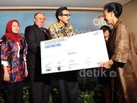 Penyaluran Bantuan Pendidikan Keuangan