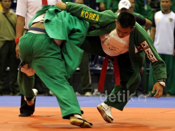 Prajurit TNI Unjuk Kebolehan Beladiri di Danpaspampres Cup
