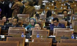 Melirik Parade Busana Para Artis Saat Pelantikan Anggota DPR