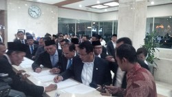 Anggota DPR Mulai Berdatangan ke Paripurna Pemilihan Pimpinan DPR