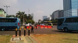 Belasan Bus Pembawa Anggota DPR/DPR Tiba di Senayan