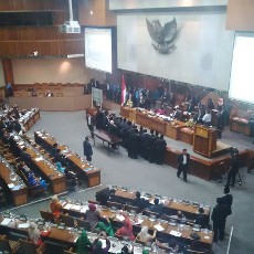 Ceu Popong Cabut Skors Buka Paripurna Pimpinan DPR, Banjir Interupsi Langsung Datang