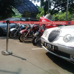 Ini Penampakan Jaguar dan 3 Harley Milik Napi Narkoba yang Disita BNN
