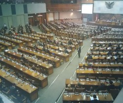 Buka Rapat Paripurna, Ceu Popong Minta Anggota DPR Nyanyikan Indonesia Raya