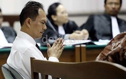 Direktur Makara Mas Beri Komputer Atas Permintaan Eks Rektor UI Gumilar