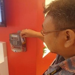Kini Isi Pulsa Listrik Hanya Tempel Dengan Kartu Sakti