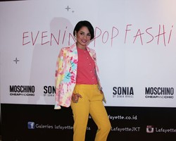 Gaya Unik Andien yang Terinspirasi dari Era Pop Art