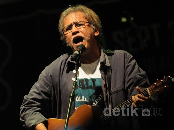 Iwan Fals Tolak Reklamasi Teluk Benoa di Konser Svara Bumi