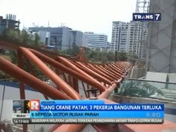 Tiang Crane Patah, 3 Pekerja Terluka dan 8 Motor Rusak Parah