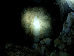 Ada Bunda Maria di Gua Batu Cermin