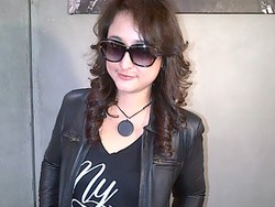 Rinada Tuding Yurel Pernah Main Pecut-pecutan dengan Perempuan Lain