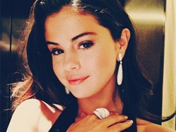 Justin Bieber dan Kendall Makan Bareng, Selena Gomes Pamer Foto Selfie Seksi