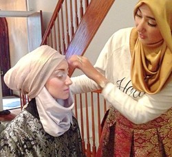 Foto: Persiapan Hijabers Cantik AS untuk Pemotretan Dian Pelangi di New York