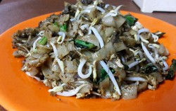 Santap Malam Hangat Mengenyangkan, Kwetiau Siram dan Kwetiau Goreng