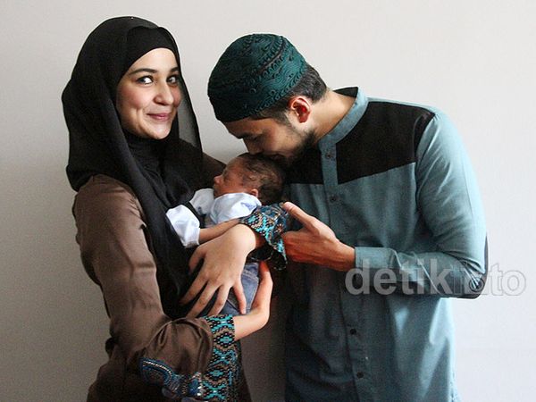 Suasana Akikah Putra Shireen Sungkar dan Teuku Wisnu