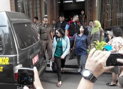 Kejati Jabar Tahan Perempuan Muda Tersangka Korupsi Alkes Cimahi