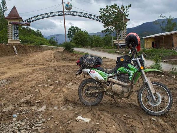 Menjelajahi Sumatera dengan motor Trail