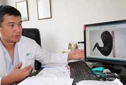 Ya Ampun! Ada Gulungan Rambut dan Benang Seberat 4 Kg di Perut Gadis Ini