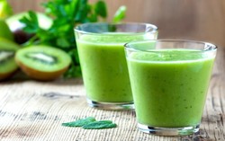 Mata Jernih dan Sehat dengan Minum Jus Bayam dan Air Kelapa (1)