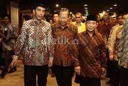 Batik Lucu-lucu Jokowi Dibeli Seharga Rp 600 Ribu