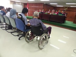Berkursi Roda, Saksi ini Batal Diperiksa karena Sudah Tak Respons Pertanyaan