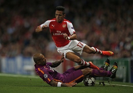 Sanchez Ditekel Melo, Wenger: Mestinya Dia Dikartu Merah