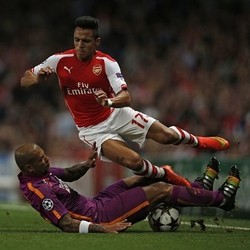 Sanchez Ditekel Melo, Wenger: Mestinya Dia Dikartu Merah