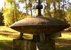 Monumen di Swedia Ini Konon Tempat Mendaratnya UFO