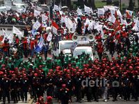 Buruh Demo Minta Kenaikan UMP