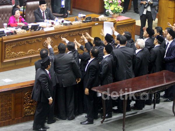 Paripurna Penetapan Pimpinan DPR Chaos!