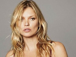 Kampanye Anti Kanker, Kate Moss Tampil Ber-lingerie