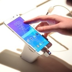 iPhone 6 Plus Lawan Berat Note 4? Ini Kata Samsung