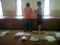 Polisi Tangkap Blogger Penjual Obat Aborsi di Bandung